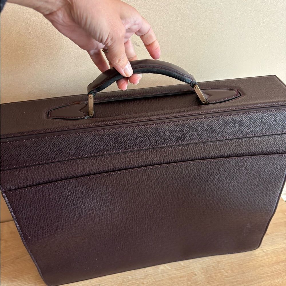 Authentic Louis Vuitton leather taiga briefcase - Picture 6 of 12
